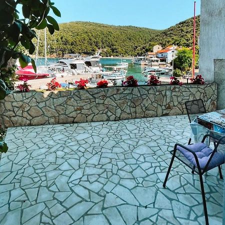 Guesthouse Porto Cres Eksteriør billede