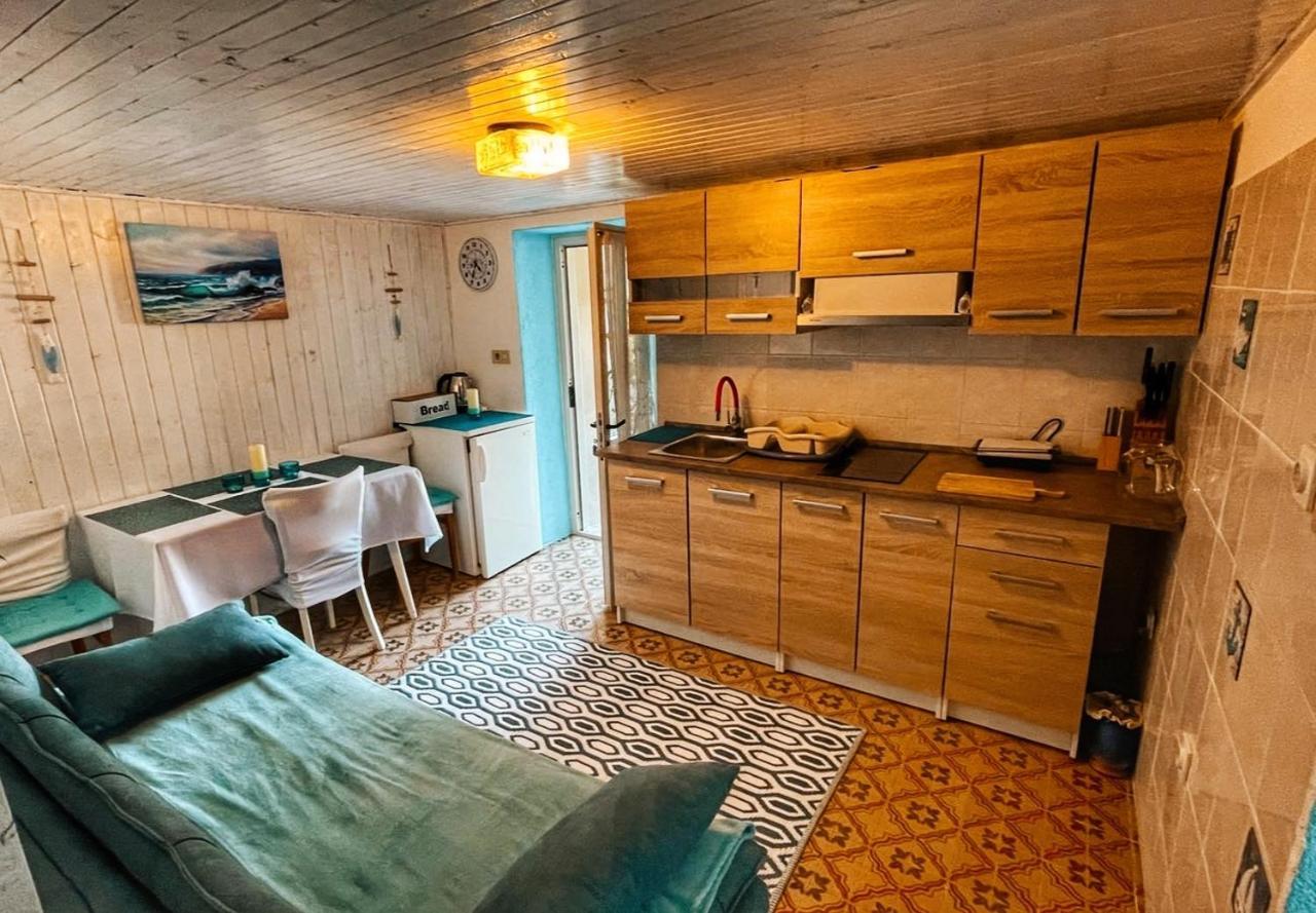 Guesthouse Porto Cres Eksteriør billede