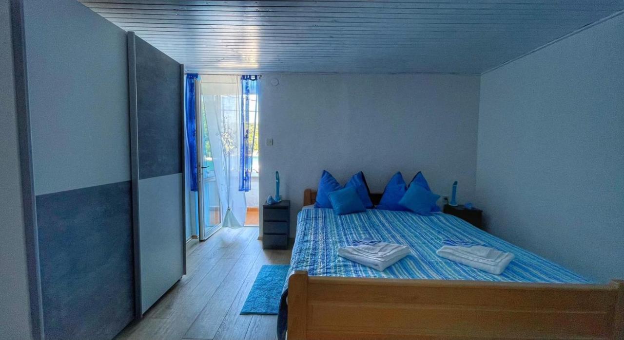Guesthouse Porto Cres Eksteriør billede