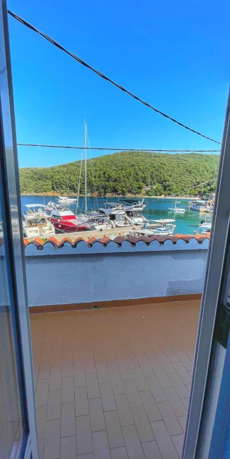 Guesthouse Porto Cres Eksteriør billede