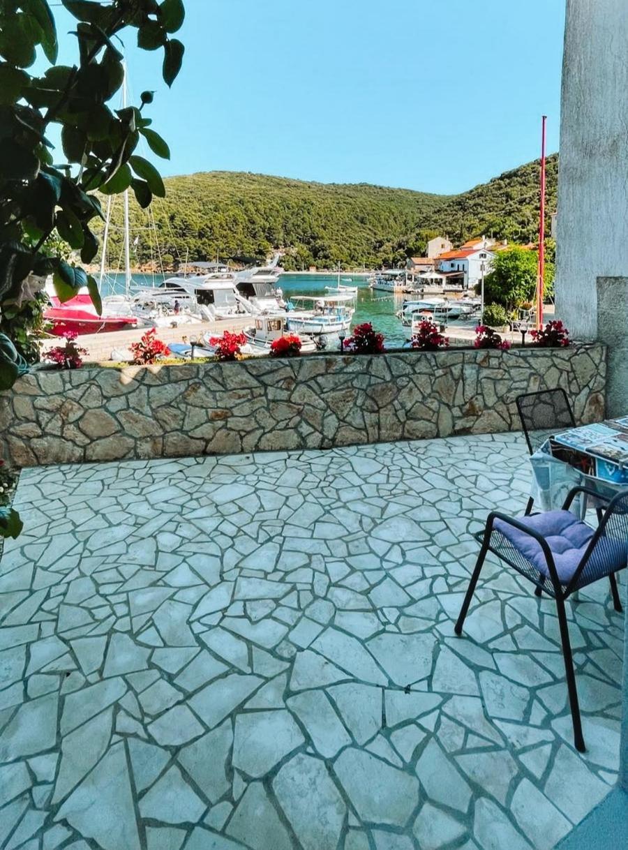 Guesthouse Porto Cres Eksteriør billede