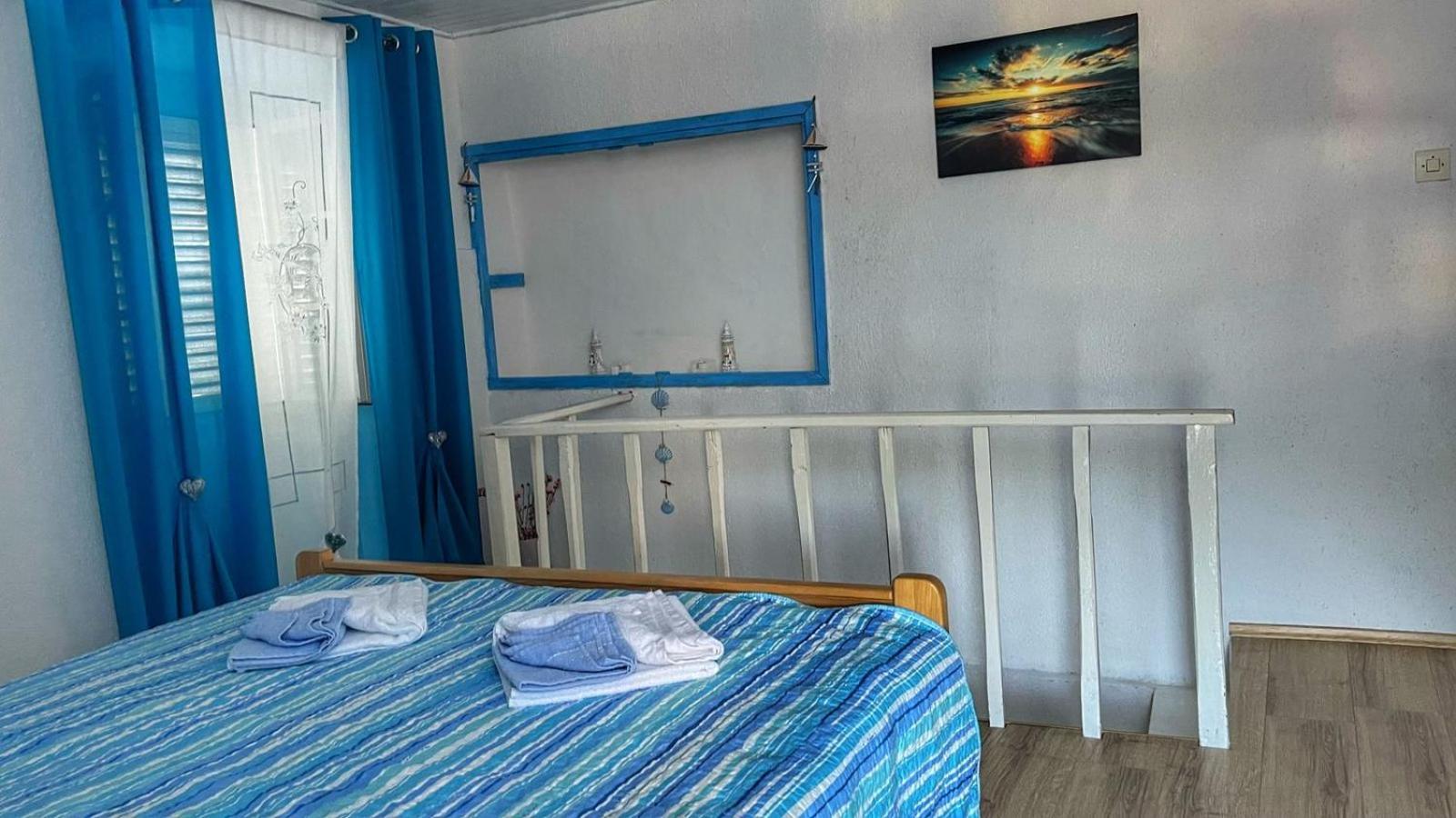 Guesthouse Porto Cres Eksteriør billede