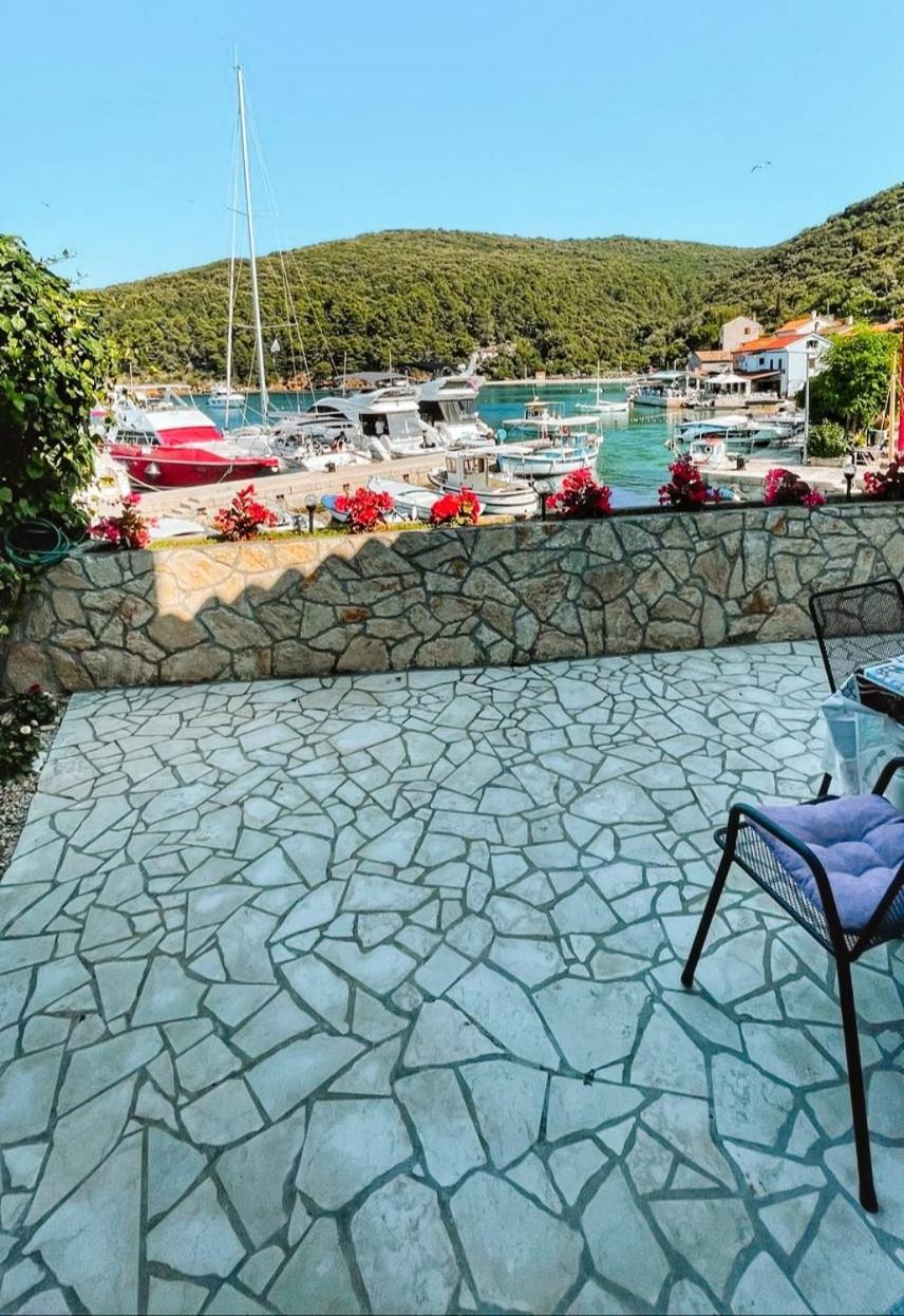 Guesthouse Porto Cres Eksteriør billede